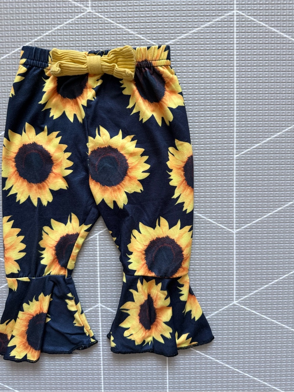 Small shop|Baby girl Black Sunflower Print Ruffle Hem Flare Leggings•••Boho vibe